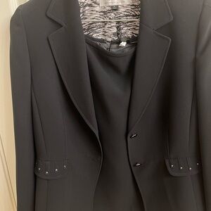 Elegant Tahari Arthur S. Levine Black Women's Skirtsuit
